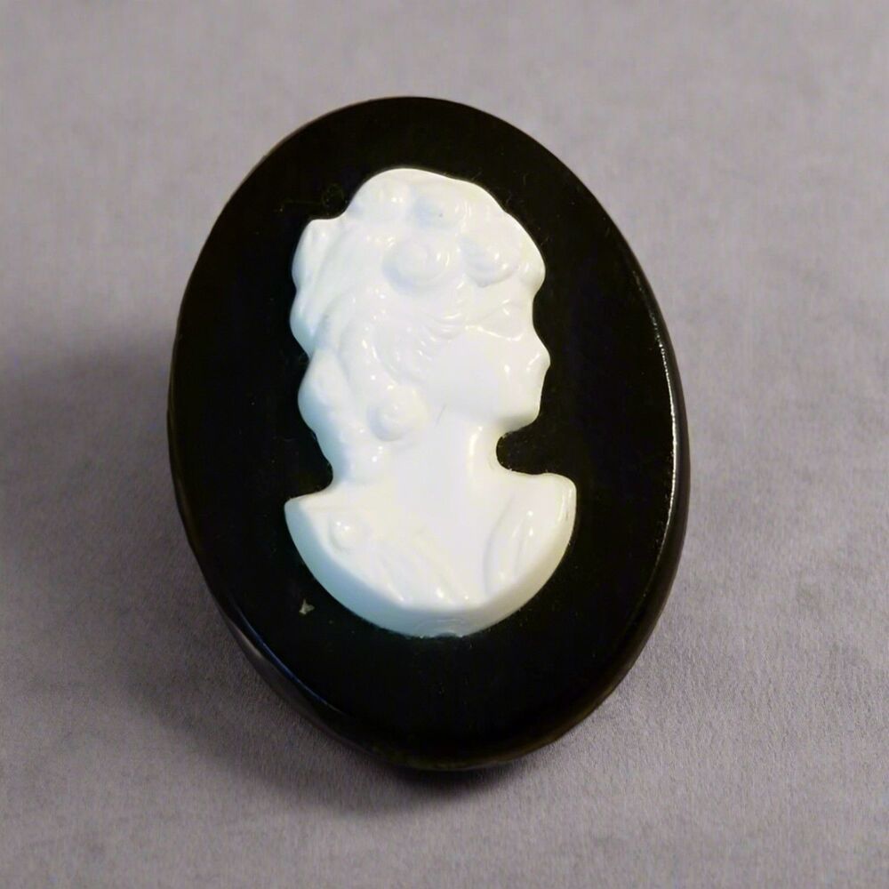 Vintage Black & White Cameo Brooch – Small Plastic Costume Jewelry Pin